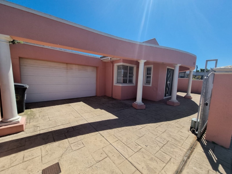 4 Bedroom Property for Sale in Turf Hall Estate Western Cape